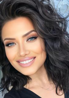 Captivating Elegance: Daniela, 34 y.o. from Padua, Italy — VeronikaLove