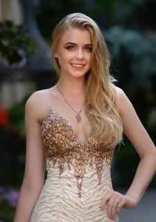 Angelic Grace: Elena, 25 y.o. from Kharkiv, Ukraine — VeronikaLove