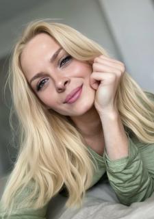Magnetic Allure: Anna, 35 y.o. from Almaty, Kazakhstan — VeronikaLove