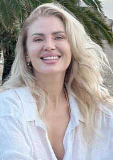 Lovely Victoria, 49 y.o. from Duisburg, Germany with Blonde hair — VeronikaLove