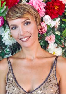 Dazzling Charm: Elena, 48 y.o. from Dusseldorf, Germany — VeronikaLove
