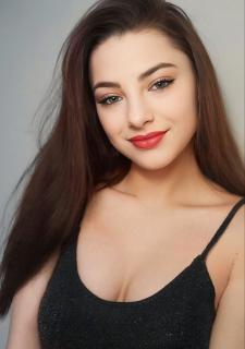 Dynamic Elizaveta, 18 y.o. from Bila Tserkva, Ukraine with Chestnut hair — VeronikaLove