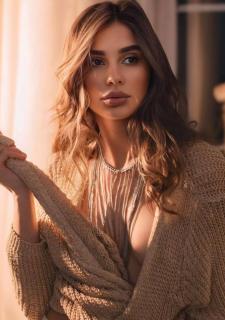 Dynamic Valeriia, 28 y.o. from Florida, United States with Chestnut hair — VeronikaLove