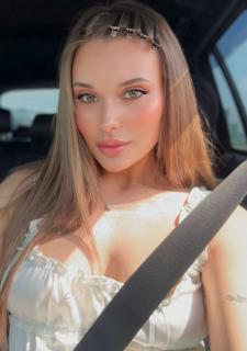 Dynamic Valeriia, 28 y.o. from Florida, United States with Chestnut hair — VeronikaLove