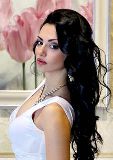 Enchanting Julia, 37 y.o. from Kyiv, Ukraine with Black hair — VeronikaLove