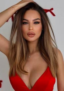 Captivating Elegance: Alina, 32 y.o. from Kyiv, Ukraine — VeronikaLove