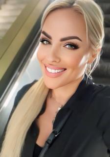 Captivating Elegance: Alika, 46 y.o. from Hannover, Germany — VeronikaLove