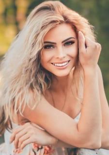 Ethereal Charm: Viktoria, 29 y.o. from Kyiv, Ukraine — VeronikaLove