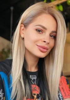 Ethereal Charm: Viktoria, 28 y.o. from Kyiv, Ukraine — VeronikaLove