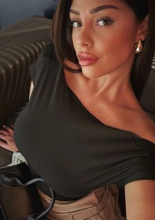 Enthralling Gaze: Melanie, 25 y.o. from Milan, Italy — VeronikaLove