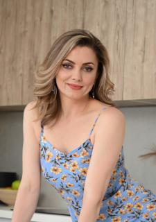 Ethereal Tatiana, 43 y.o. from Kyiv, Ukraine with Light-brown hair — VeronikaLove