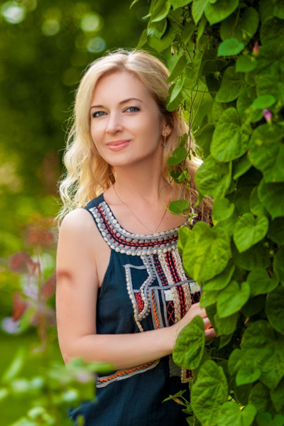 Enthralling Gaze: Antonina, 57 y.o. from Kherson, Ukraine — VeronikaLove