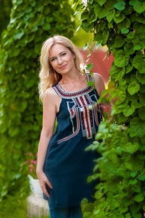 Enthralling Gaze: Antonina, 57 y.o. from Kherson, Ukraine — VeronikaLove