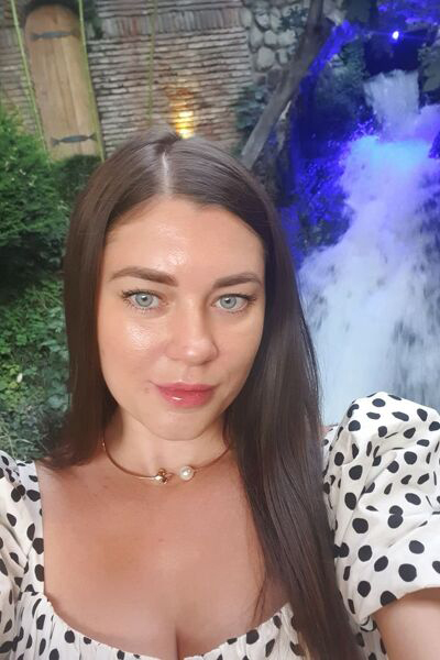 Divine Radiance: Albina, 36 y.o. from K'alak'i Rust'avi, Georgia — VeronikaLove