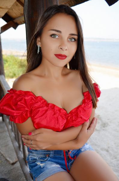 Graceful Natalia, 31 y.o. from Mykolaiv, Ukraine with Brown hair — VeronikaLove