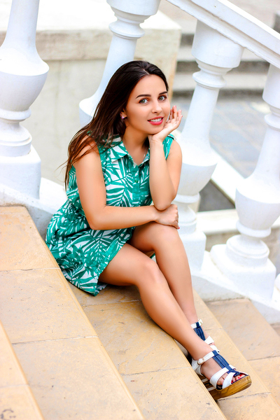 Graceful Natalia, 31 y.o. from Mykolaiv, Ukraine with Brown hair — VeronikaLove