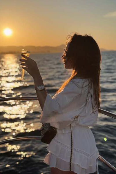 Angelic Grace: Julia, 29 y.o. from Alicante, Spain — VeronikaLove