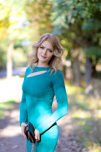 Enchanting Presence: Elena, 45 y.o. from Kharkiv, Ukraine — VeronikaLove