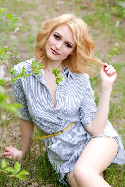 Enchanting Presence: Elena, 45 y.o. from Kharkiv, Ukraine — VeronikaLove