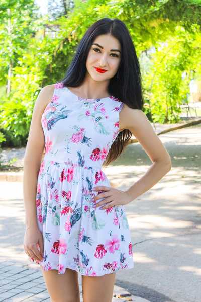 Vivacious Tatiana, 38 y.o. from Mykolaiv, Ukraine with Black hair — VeronikaLove