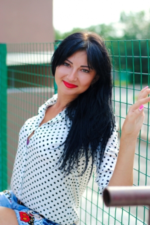 Radiant Charm: Julia, 34 y.o. from Kharkiv, Ukraine — VeronikaLove