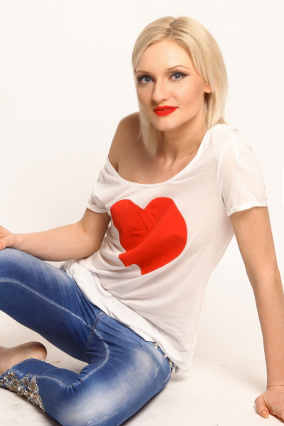 Graceful Julia, 40 y.o. from Kharkiv, Ukraine with Black hair — VeronikaLove