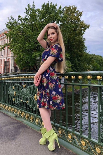 Timeless Elegance: Nelia, 31 y.o. from Kharkiv, Ukraine — VeronikaLove