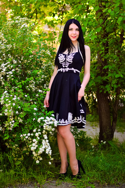 Enchanting Maria, 27 y.o. from Kyiv, Ukraine with Black hair — VeronikaLove