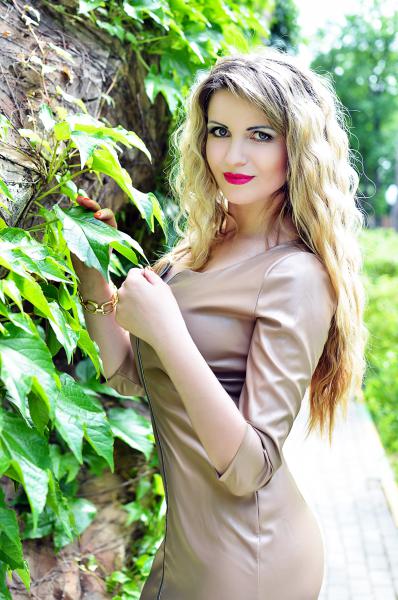 Graceful Irina, 43 y.o. from Kharkiv, Ukraine with Light-brown hair — VeronikaLove