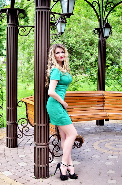 Graceful Irina, 43 y.o. from Kharkiv, Ukraine with Light-brown hair — VeronikaLove