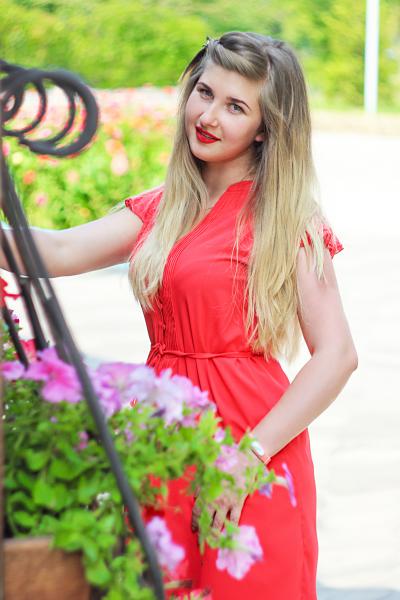 Divine Radiance: Maria, 34 y.o. from Kyiv, Ukraine — VeronikaLove