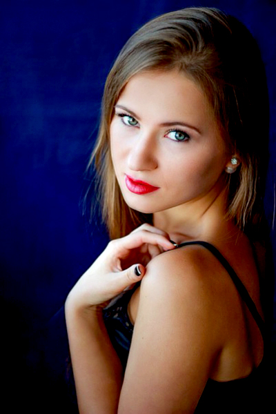 Graceful Victoria, 27 y.o. from Dnipro, Ukraine with Chestnut hair — VeronikaLove