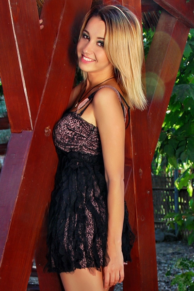 Elegant Enchantment: Rosina, 32 y.o. from Odesa, Ukraine — VeronikaLove