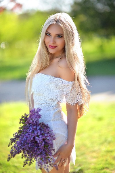 Vivacious Victoria, 41 y.o. from Mykolaiv, Ukraine with Blonde hair — VeronikaLove