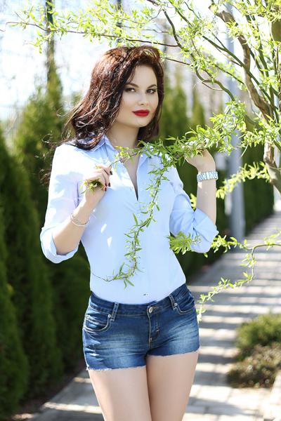 Graceful Marta, 42 y.o. from Lviv, Ukraine with Dark-brown hair — VeronikaLove