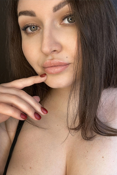 Radiant Allure: Julia, 33 y.o. from Zaporizhzhia, Ukraine — VeronikaLove