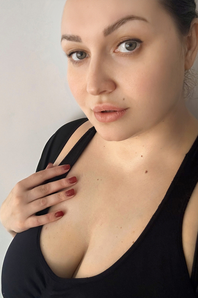 Radiant Allure: Julia, 33 y.o. from Zaporizhzhia, Ukraine — VeronikaLove