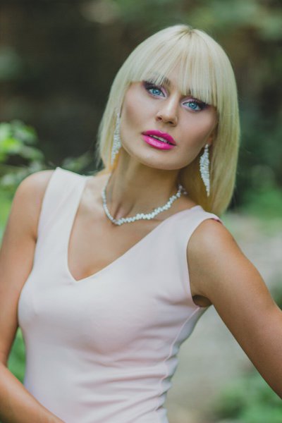 Elegant Enchantment: Vlada, 35 y.o. from Sumy, Ukraine — VeronikaLove