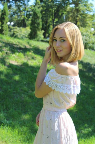 Whimsical Anna, 32 y.o. from Kharkiv, Ukraine with Blonde hair — VeronikaLove