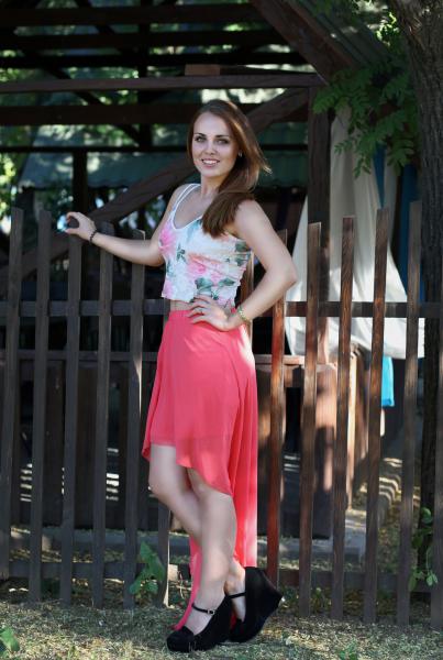 Charming Yulia, 28 y.o. from Mykolaiv, Ukraine with Light-brown hair — VeronikaLove