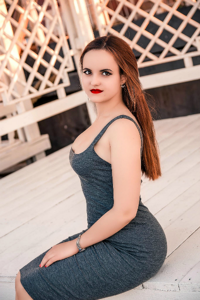 Magnetic Allure: Nelia, 28 y.o. from Mykolaiv, Ukraine — VeronikaLove