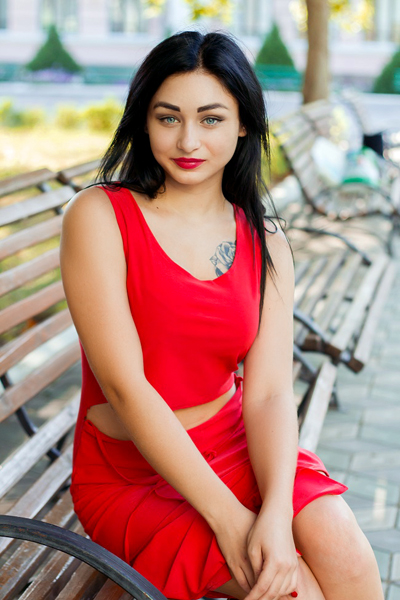 Graceful Allure: Yulia, 26 y.o. from Kyiv, Ukraine — VeronikaLove