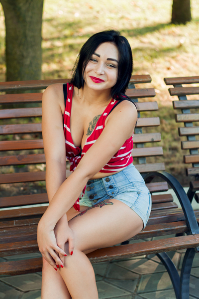 Graceful Allure: Yulia, 26 y.o. from Kyiv, Ukraine — VeronikaLove