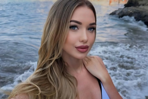 Enigmatic Charm: Anna, 32 y.o. from Vinnytsia, Ukraine — VeronikaLove