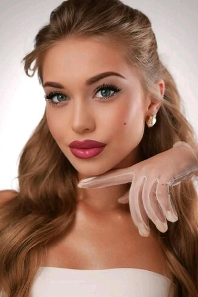 Enigmatic Charm: Anna, 32 y.o. from Vinnytsia, Ukraine — VeronikaLove