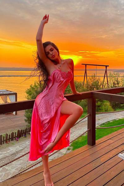 Graceful Presence: Darya, 26 y.o. from Kyiv, Ukraine — VeronikaLove