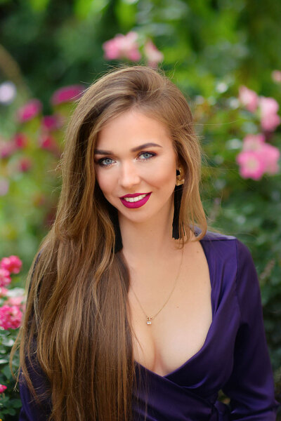Charming Anna, 40 y.o. from Kharkiv, Ukraine with Light-brown hair — VeronikaLove