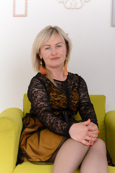 Captivating Gaze: Elena, 39 y.o. from Kharkiv, Ukraine — VeronikaLove