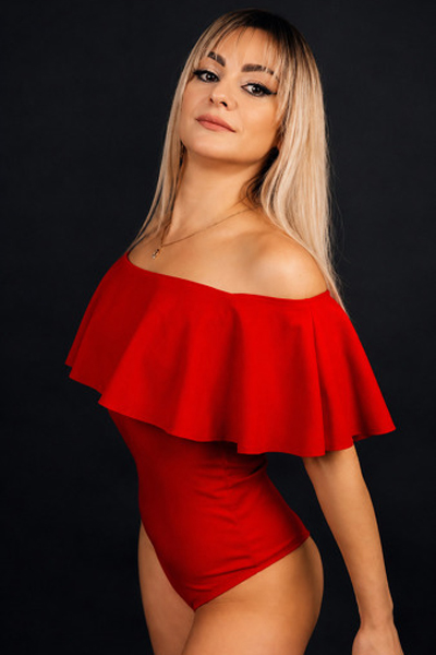 Alluring Presence: Alyona, 43 y.o. from Dortmund, Germany — VeronikaLove