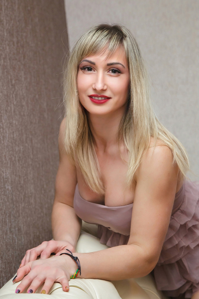 Captivating Elegance: Lilia, 36 y.o. from Mykolaiv, Ukraine — VeronikaLove